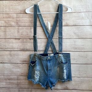 NEW WITH TAGS BLVD COLLECTION SUSPENDERS JEAN SHORTS‎